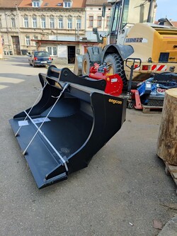 Engcon svahov&aacute; a těžebn&iacute; lž&iacute;ce