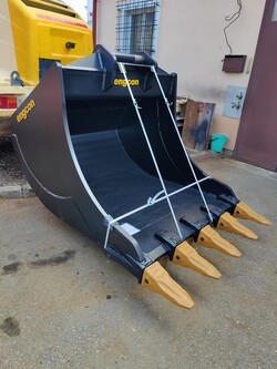 Engcon svahov&aacute; a těžebn&iacute; lž&iacute;ce