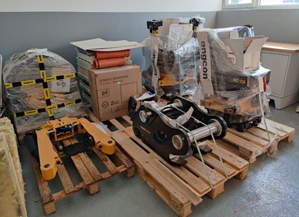 Engcon tiltrotátory na montáž 1