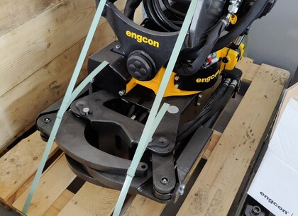 Engcon tiltrotátory na montáž 7