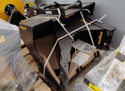 Engcon tiltrotátory na montáž 8