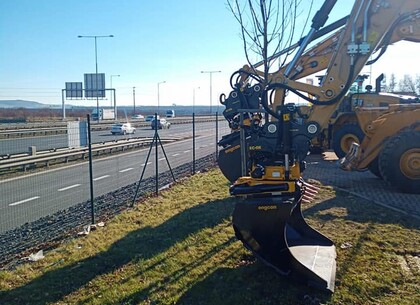 Montáž naklápěcí hlavy Engcon 2