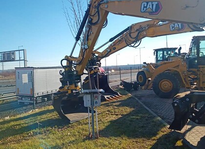 Montáž naklápěcí hlavy Engcon 3