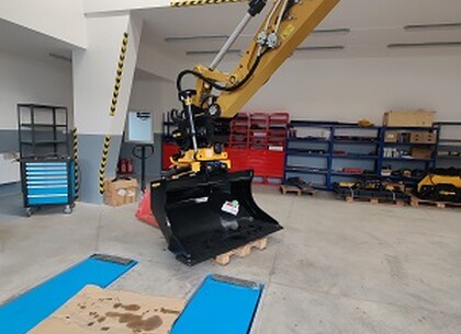 Montáž naklápěcí hlavy na tiltrotátor Engcon EC219 11