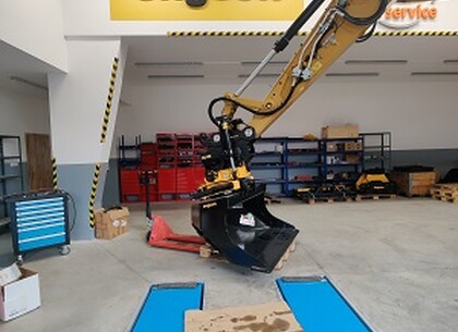 Montáž naklápěcí hlavy na tiltrotátor Engcon EC219 12