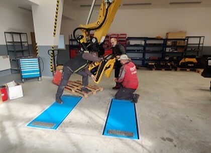 Montáž naklápěcí hlavy na tiltrotátor Engcon EC219 8