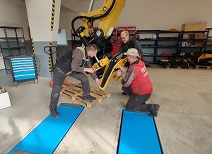 Montáž naklápěcí hlavy na tiltrotátor Engcon EC219 9